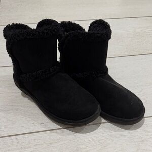 Cozy Black Fur-Trimmed Winter Boots